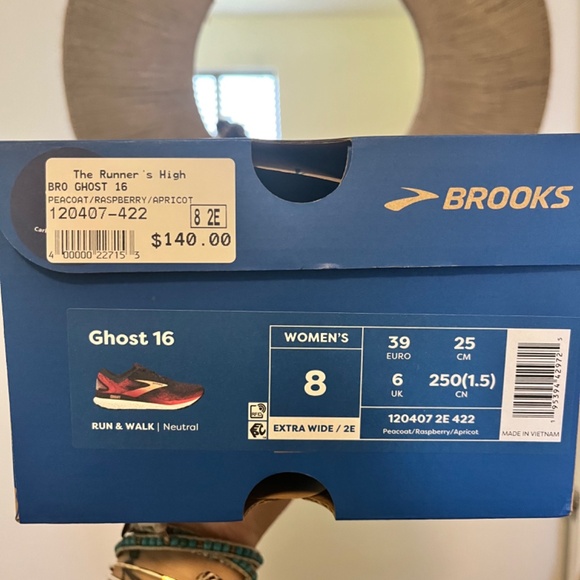 Running shoes - Picture 4 of 4